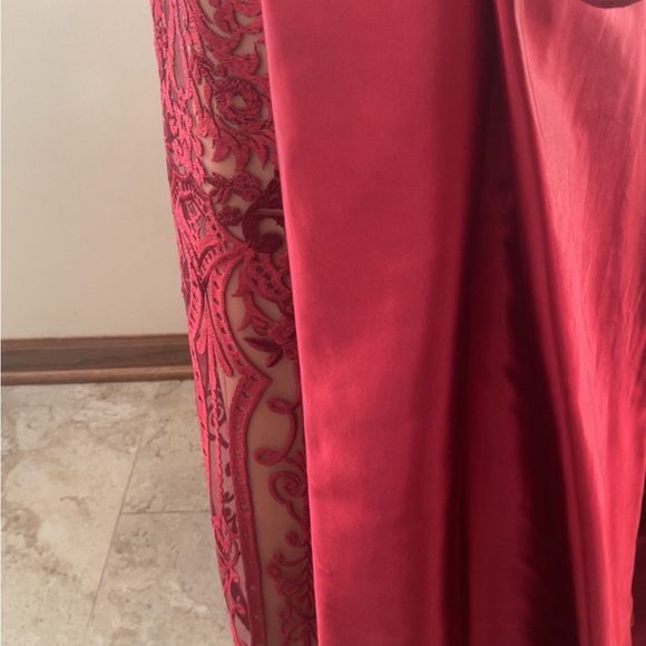 Dress - Picture 7 of 8